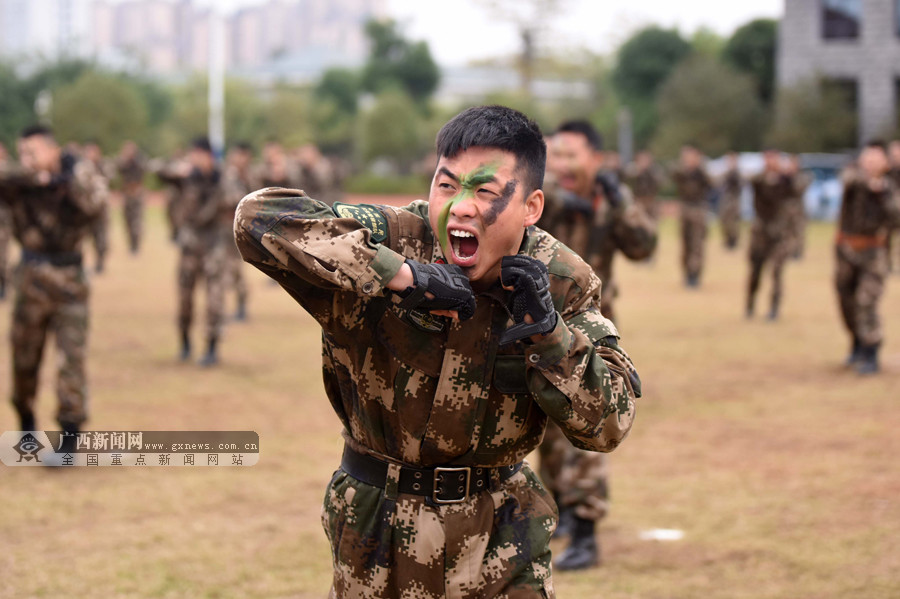 南宁武警吹响开训集结号组图