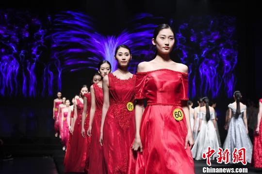 第二届中国大学生服装模特大赛总决赛在深圳揭晓