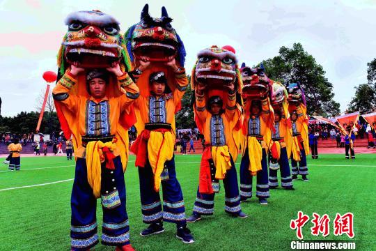 图为龙狮争霸赛现场。　唐梦宪 摄