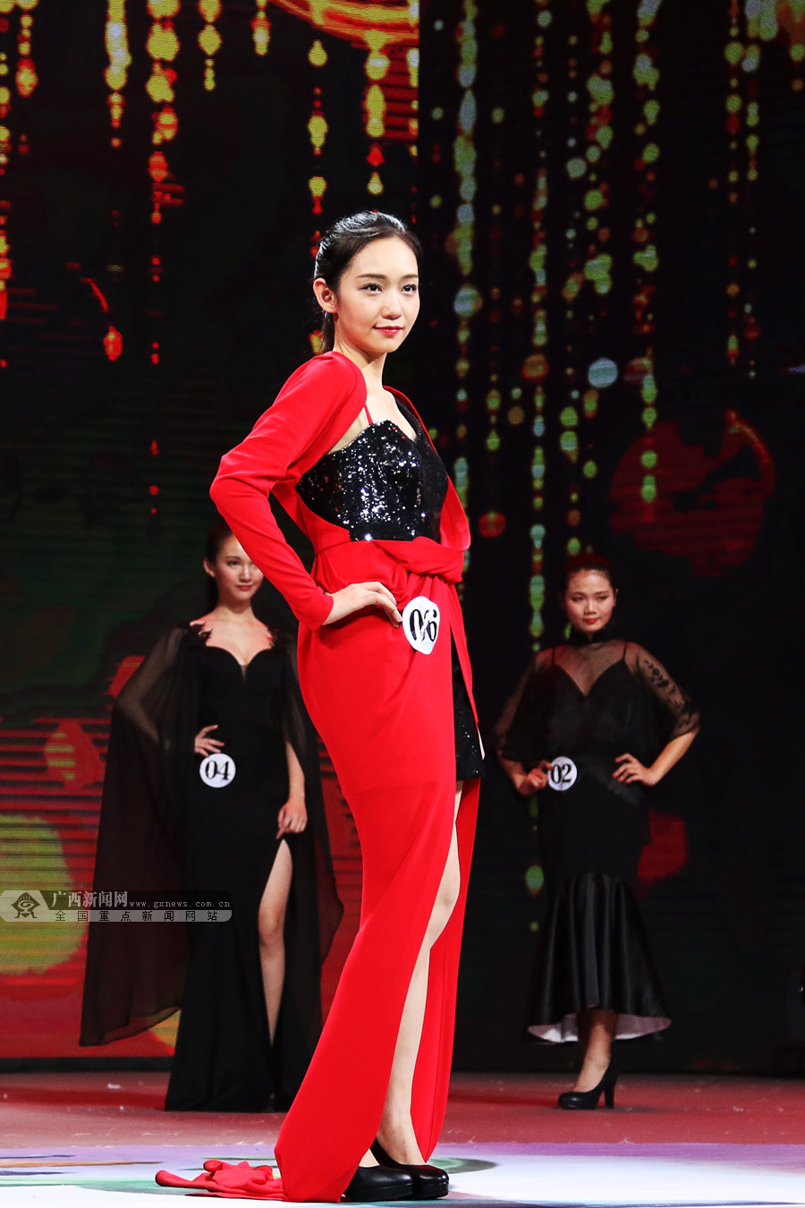 2018 中国杯 足球宝贝10强出炉 将为赛事服务