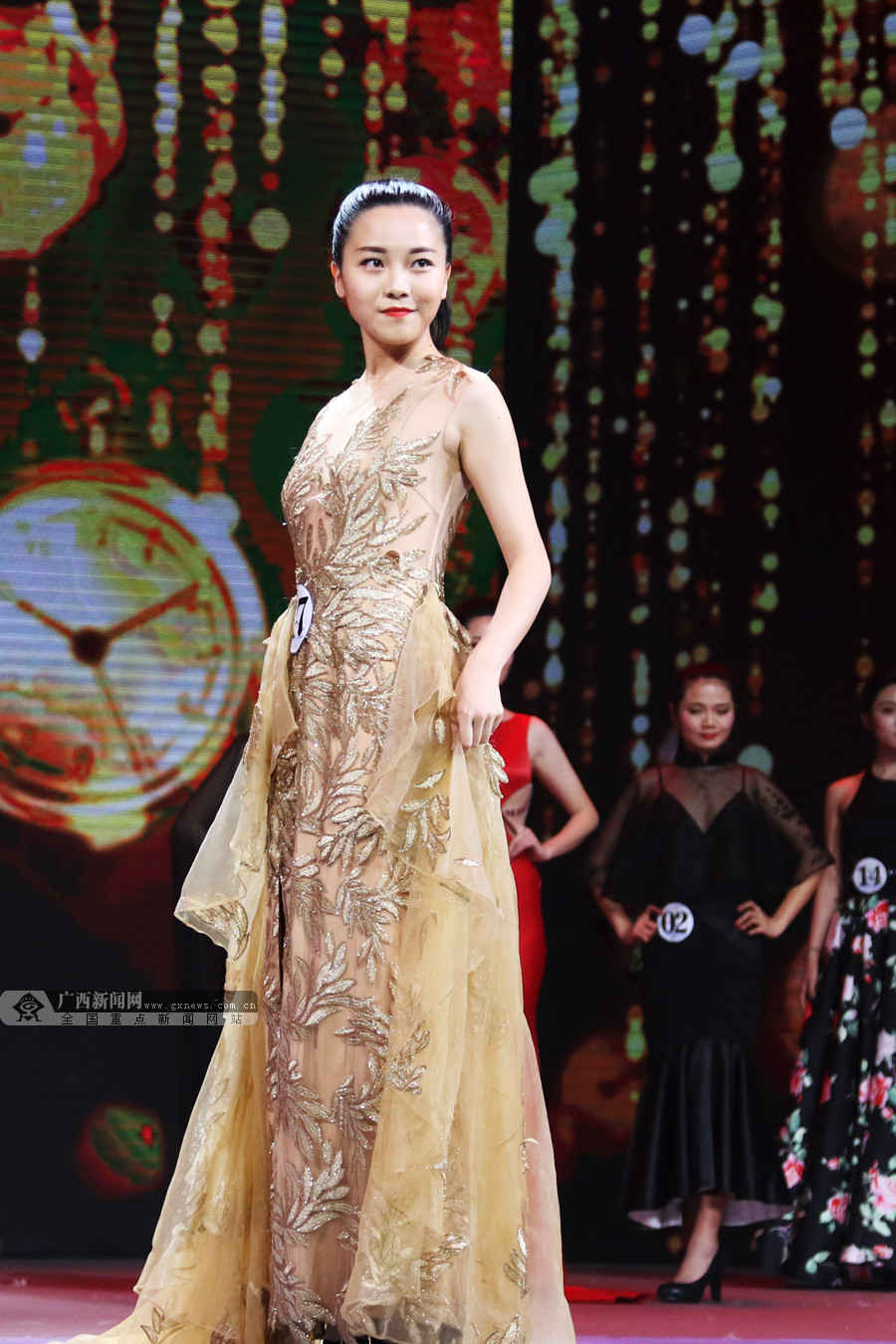 2018 中国杯 足球宝贝10强出炉 将为赛事服务