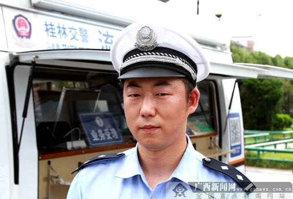 公安科技活动周 桂林推出电子身份证和移动车管所