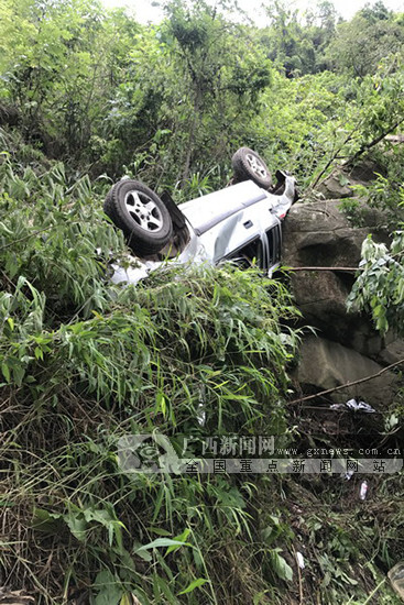 崇左宁明县那楠乡那楠社区叫坭屯一车辆坠落山崖 崇左宁明县那楠乡那楠社区叫坭屯一车辆坠落山崖