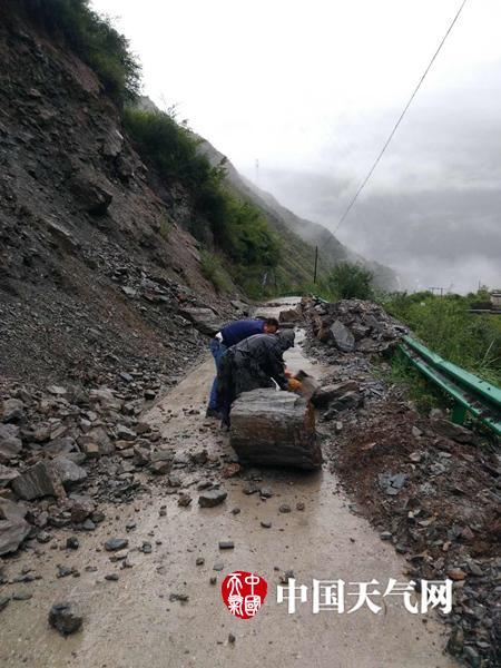 四川九寨沟县强降水来袭 道路中断水位上涨(组