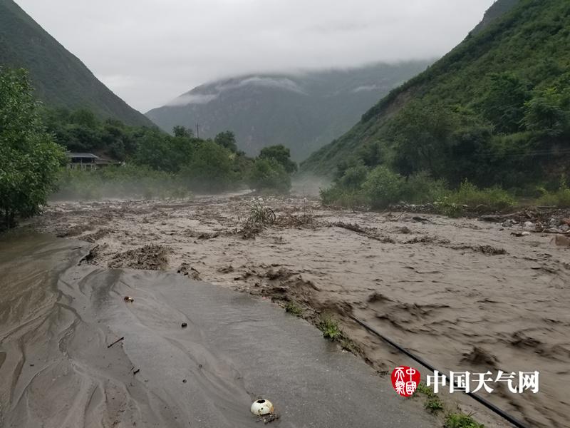 四川九寨沟县强降水来袭 道路中断水位上涨(组