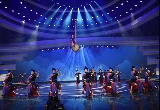 现场天琴表演.