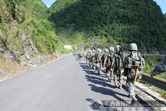 广西边防旅某营练兵备战 3天徒步行军超90公里