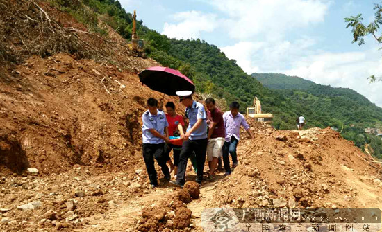 蓝韦军 黄朝丹)近日,田林县浪平镇群众张某遭遇交通事故,导致