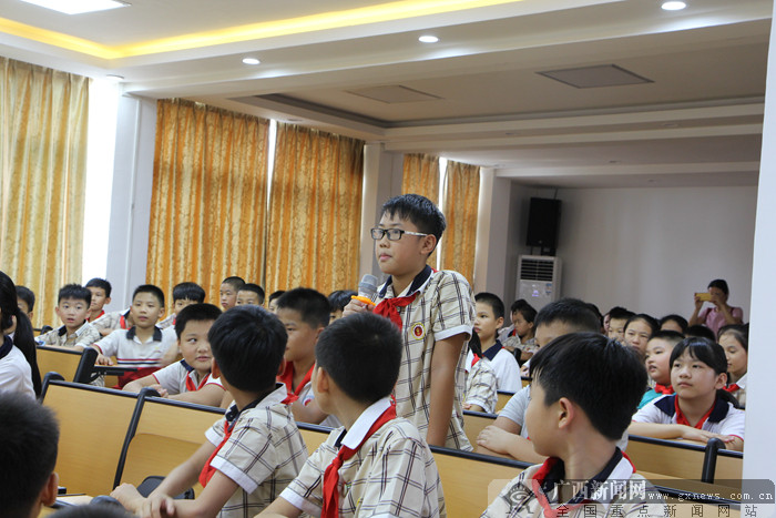 开学第一课 贵港海事局水上安全教育进校园