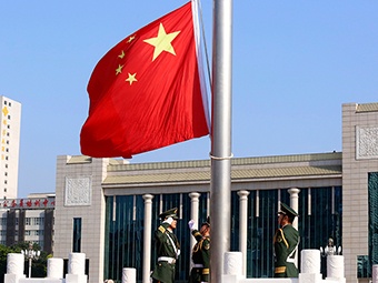 10月2日焦点图:升国旗 迎国庆
