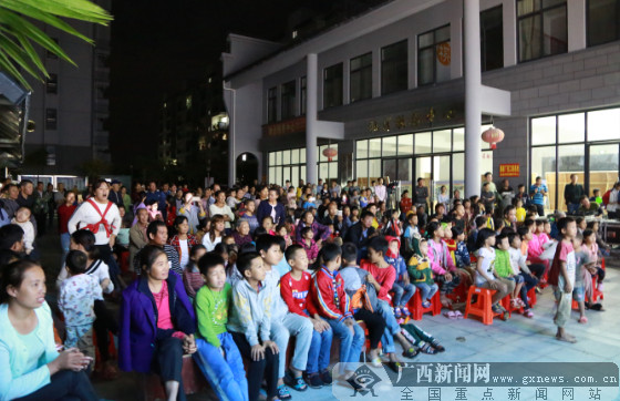 防城区举办文艺展演庆祝自治区成立60周年(图)