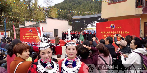 兴安源江村举办第二届风车文化节 骑友重走霞客路