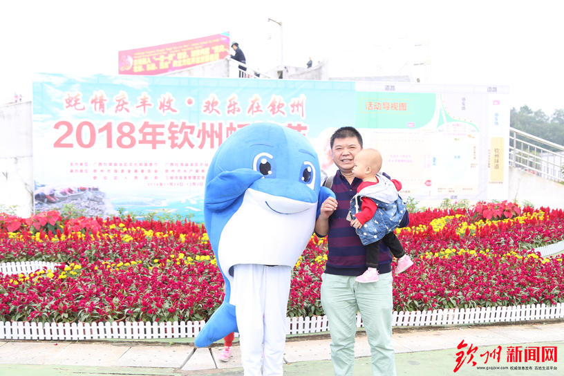 燃爆了，今天钦州这里聚集万人，游戏玩到燃爆整个沙滩！