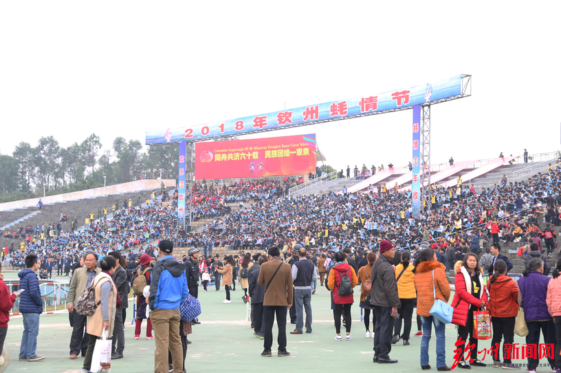 燃爆了，今天钦州这里聚集万人，游戏玩到燃爆整个沙滩！