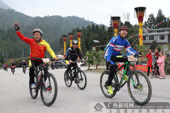 萌娃领骑 “环大瑶山”全国自行车挑战赛金秀开赛