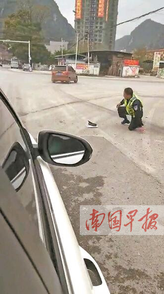 驾车暴力冲卡 马山县一男子被警方拘留(图)