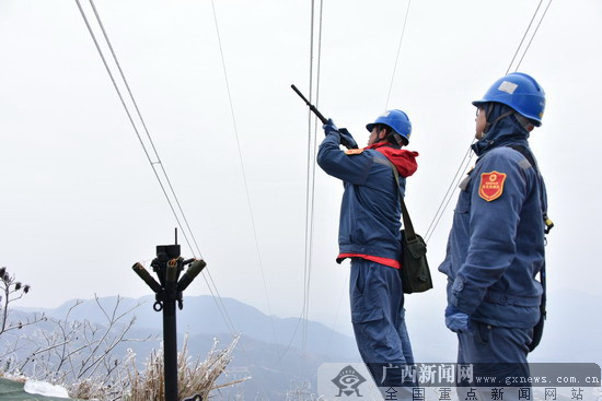 小巧除冰神器震一震 百米线路覆冰去无踪（图）