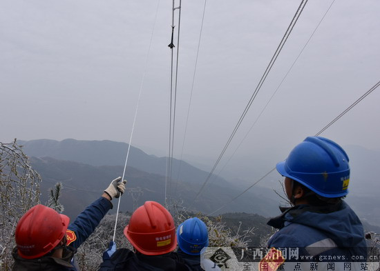 小巧除冰神器震一震 百米线路覆冰去无踪（图）