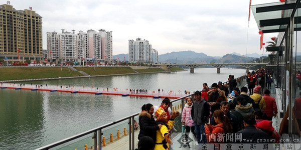 数万游客聚昭州 桂林平乐“十八酿”美食节开幕