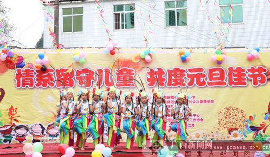 广西民师院开展文艺下乡活动
