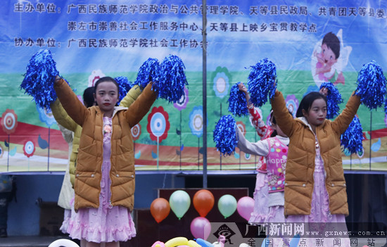 广西民师院开展文艺下乡活动