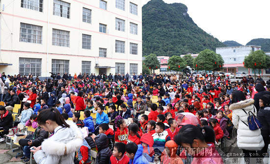 广西民师院开展文艺下乡活动