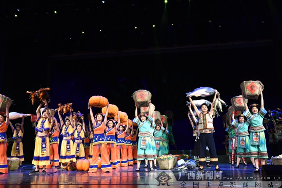 西林民族音乐舞蹈诗《唱娅王》在邕上演