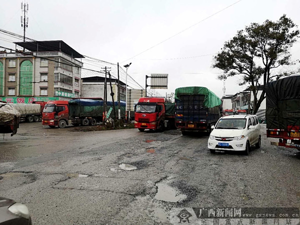 322国道新塘坪到黄沙河段维修后不到半年再现损坏