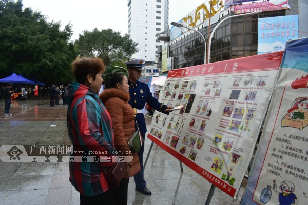 凭祥市消防大队向群众传播冬季防火知识(图)