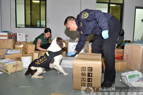 跨境电商快速发展 南宁邮局海关强化现场查验监管