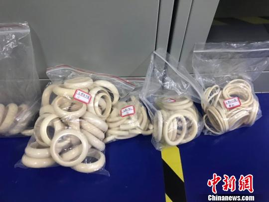 浙江警方破获非法买卖象牙制品案 现场查获上百件