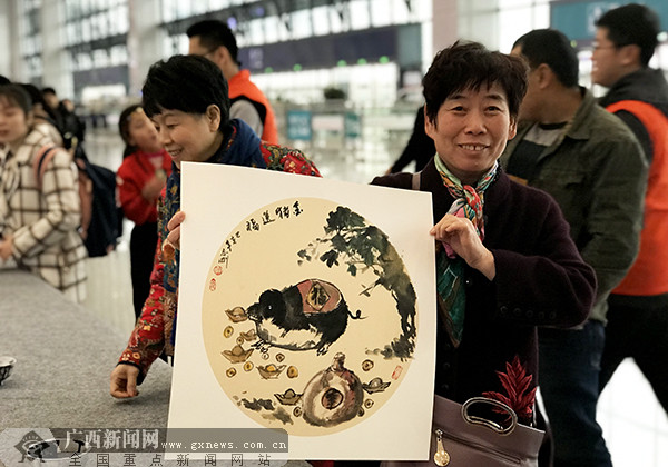 2019“春运”送文化活动走进南宁东站