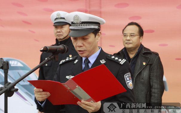 防城港:春运首日支队长发起文明交通倡议