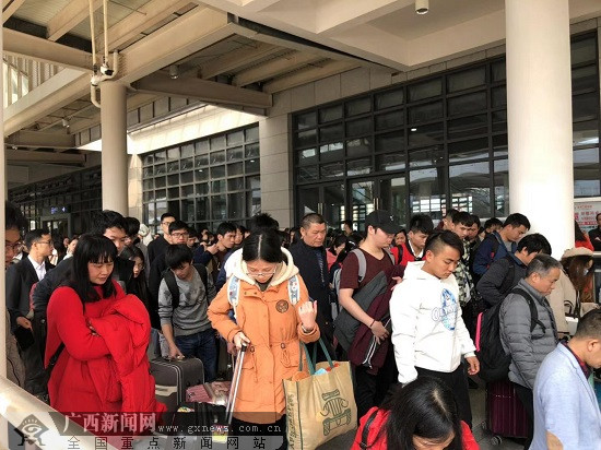 玉林:火车站可直接刷身份证进出站