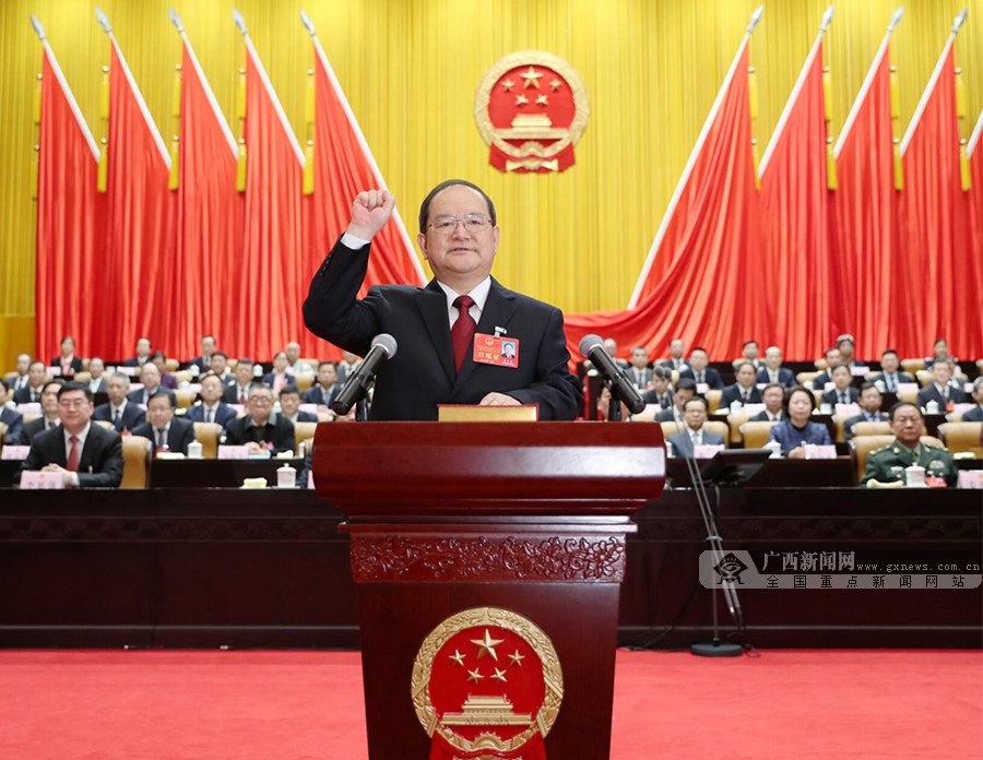 自治区十三届人大二次会议举行第四次全体会议 鹿心社当选自治区人大常委会主任