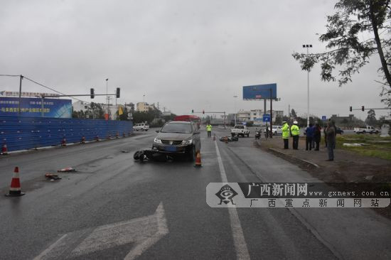 女司机"漂移"过弯车辆失控连撞2车 致2人受伤(图)