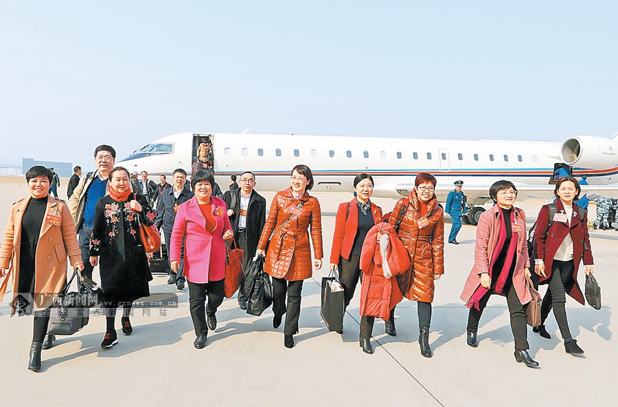 住桂全国政协委员抵京 出席全国政协十三届二次会议