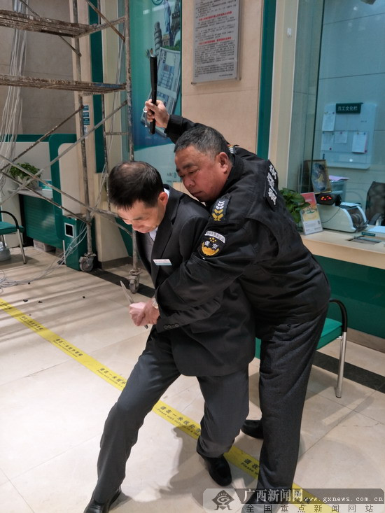 农行贺州八桂支行开展消防和防恐防暴预案演练