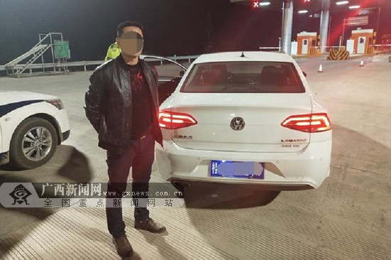 广西高速交警查获两起酒驾 驾驶员或被吊销驾驶证