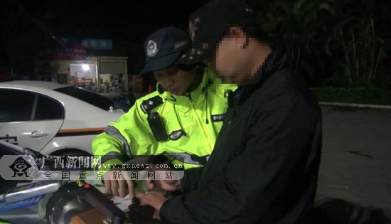 扣分扣驾驶证还罚款 司机酒后驾车被查(图)