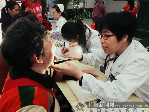 广中医举行“人人享有肾脏健康”大型义诊活动