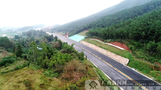 通车在即 这条高速公路建设搭上了“飞机”