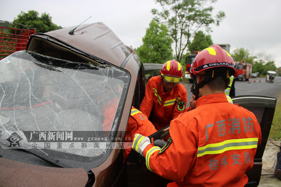 桂林:面包车与小货车相撞 面包车内2人死亡(图)