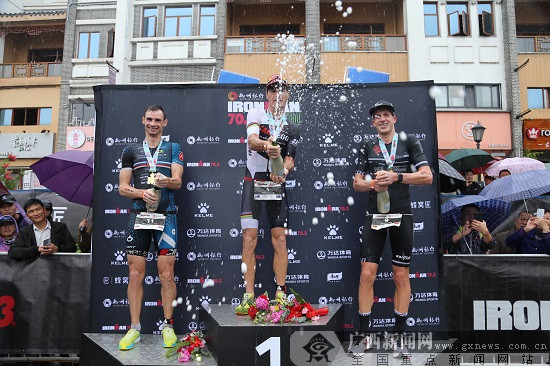 2019柳州世界铁人三项赛雨中激战完美收官(组图)