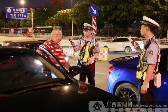 南宁警方开展“暴风五号”行动 整治社会综合治安