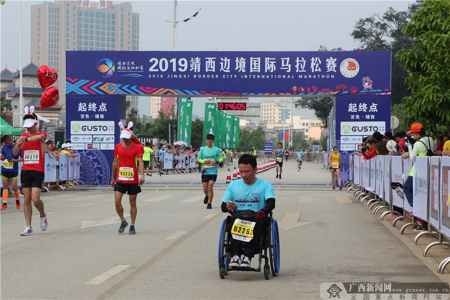 2019靖西边境国际马拉松赛举行 中国选手包揽男女组冠军 (1/9)