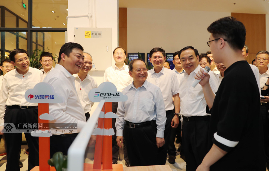 鹿心社陳武率廣西黨政代表團赴重慶學習考察
