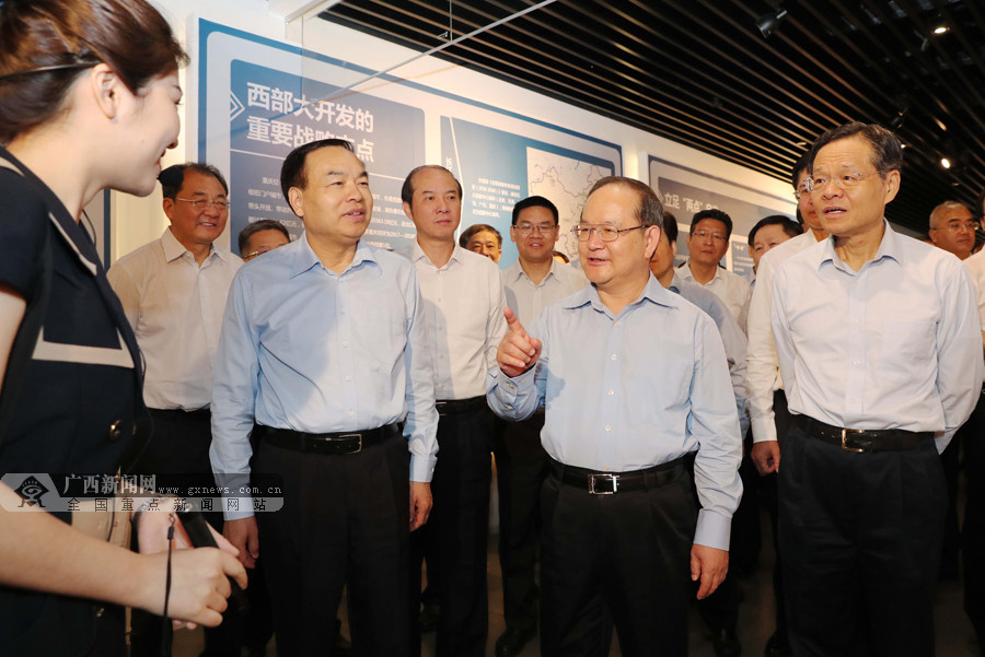 鹿心社陳武率廣西黨政代表團赴重慶學習考察