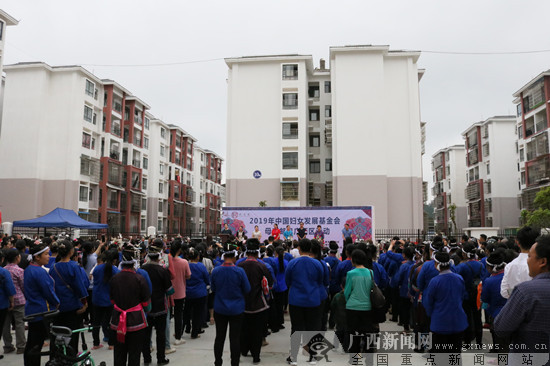 三江1800名贫困妇女喜获“母亲邮包”(组图)