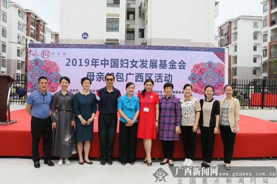 三江1800名贫困妇女喜获“母亲邮包”(组图)